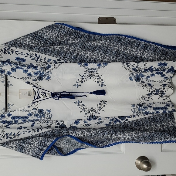 Woman's Free Generation Cover Up - Picture 1 of 6